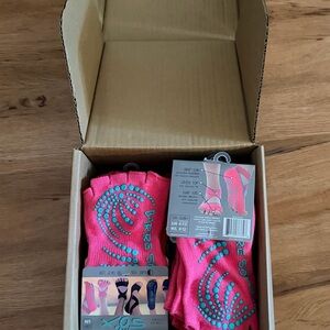 Box of 20 NWT Teal on Pink Non-Slip Barre Dance Yoga Pilates Socks
